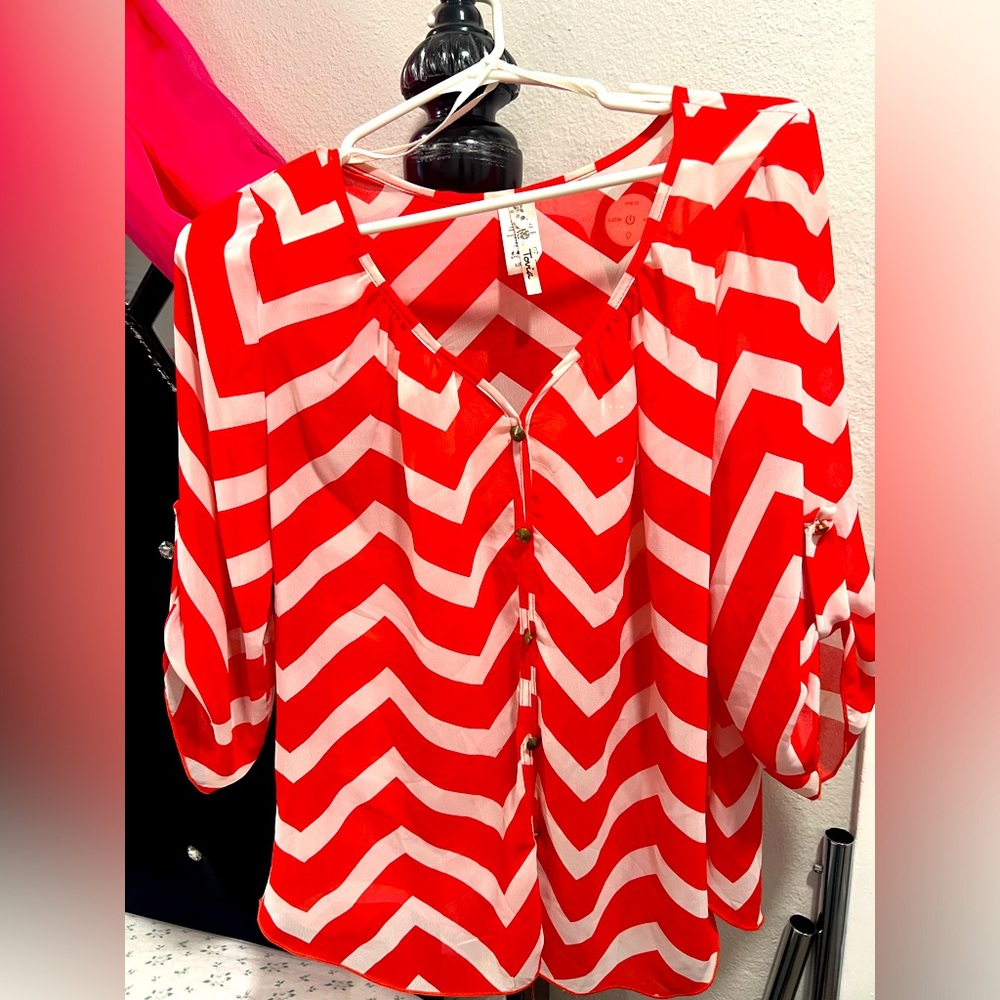 Gentle used coral chevron design blouse